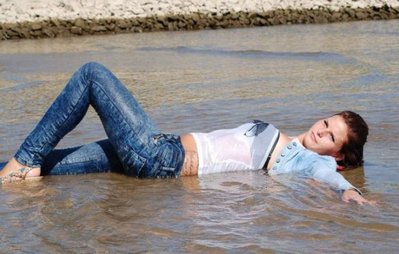 sexy_and_provocative_wet_girls_640_16.jpg