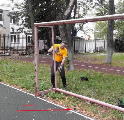 Петрович и ворота.jpg
