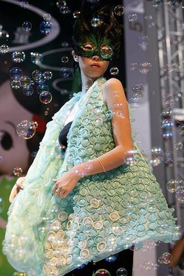 condom-show-china08.jpg